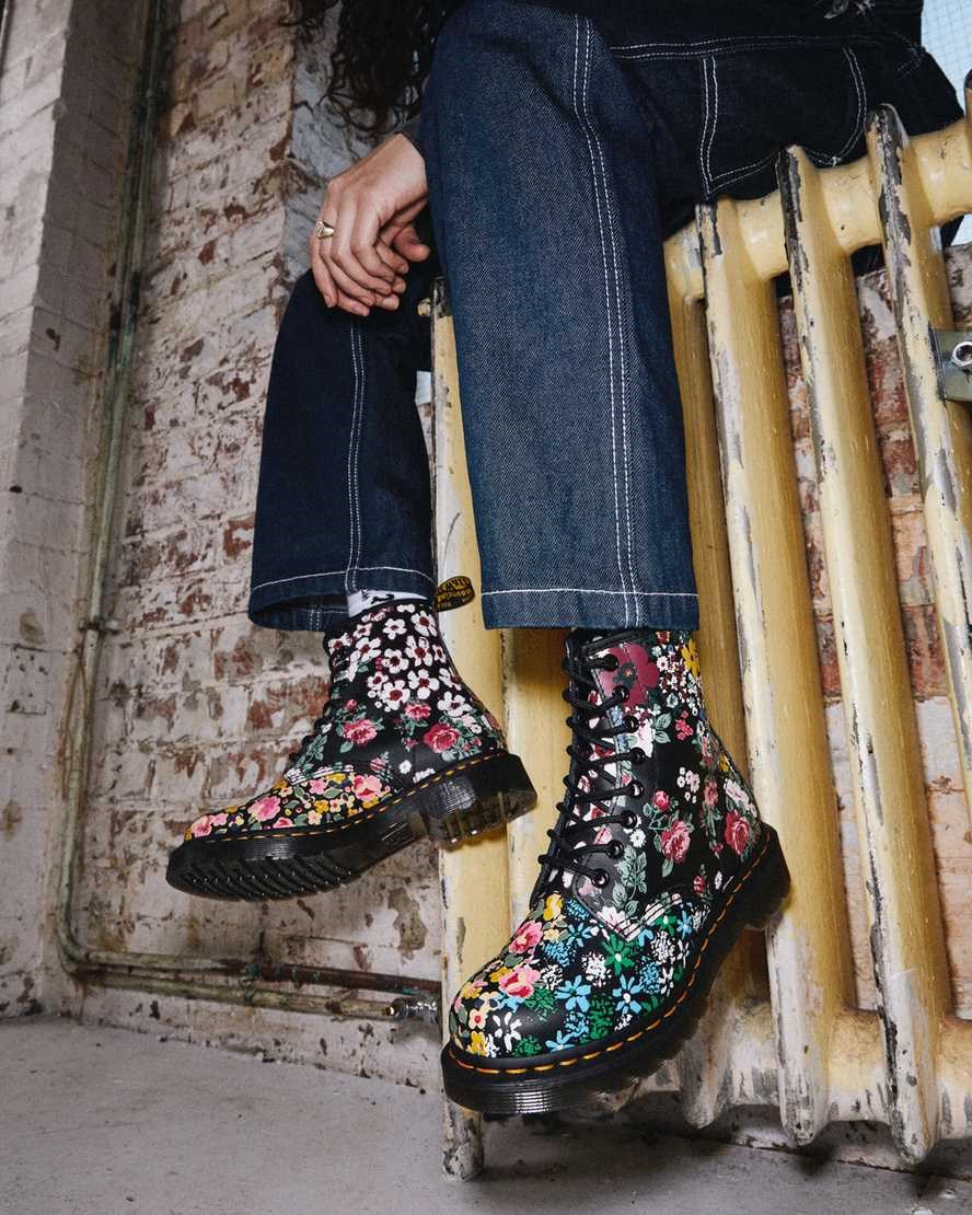 Dr Martens 1460 Pascal Floral Mash Up Leather Women's Lace Up Boots White Floral Mash Up Backhand | SJKXUZ201