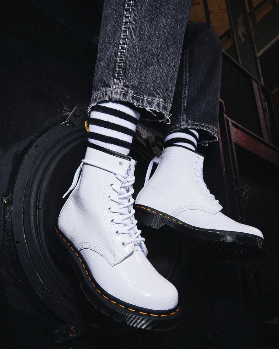 Dr Martens 1460 Patent Croc Emboss Leather Women's Patent Boots White Patent Lamper Croc | HTOPJQ837